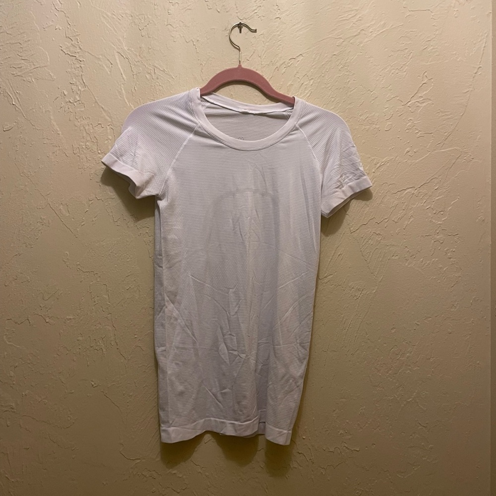 lululemon athletica White Short Sleeve Tee - Picture 1 of 4